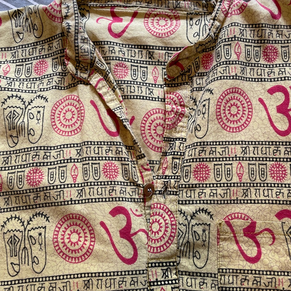 Om patterned shirt - Picture 2 of 3
